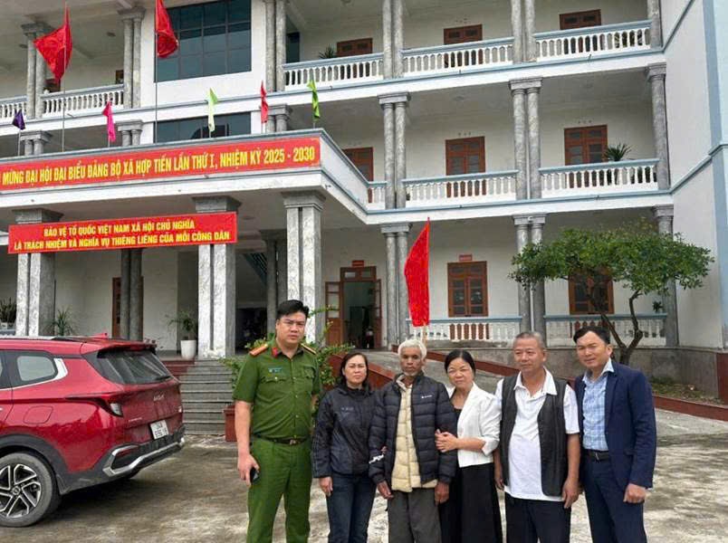 Công an xã Hợp Tiến: Nhanh chóng tiếp nhận và bàn giao người đi lạc về với gia đình